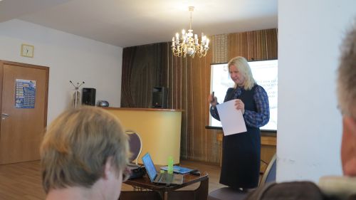 Nuotraukoje - Marija Oleškevičienė supažindina mokymų dalyvius su naujais projektų nuostatais Nuotraukoje - Marija Oleškevičienė supažindina mokymų dalyvius su naujais projektų nuostatais