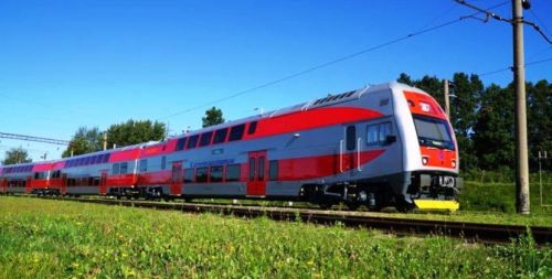 Nuotraukoje - dviauk&scaron;tis LIETUVOS GELEŽINKELIŲ traukinys