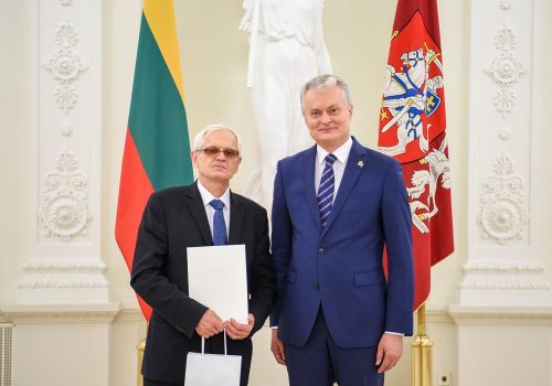 Nuotraukoje - J. Valentukevičius su LR prezidentu G. Nausėda