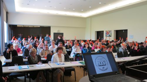 Nuotraukoje - Balsuoja suvažiavimo delegatai