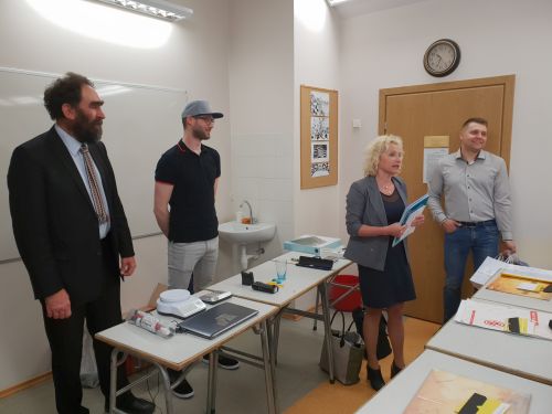 Nuotraukoje - Brailio rašto pamokoje svečiuojasi NRD direktorė dr. A. Kondratavičienė Nuotraukoje - Brailio rašto pamokoje svečiuojasi NRD direktorė dr. A. Kondratavičienė