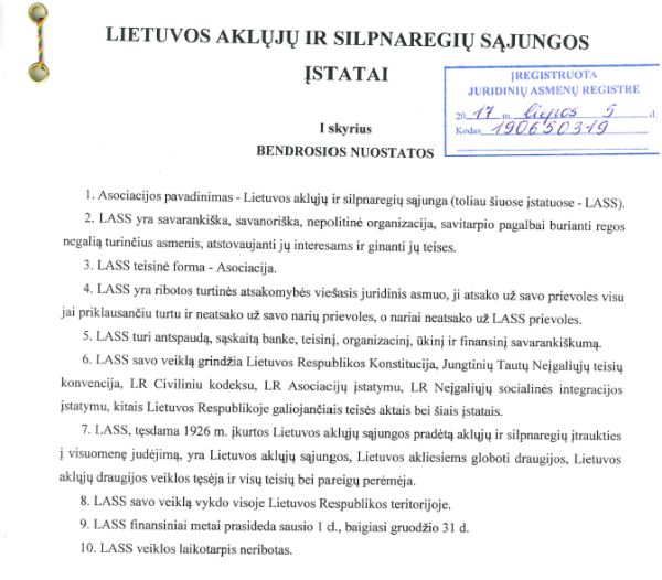 Nuotraukoje - notarų patvirtinta nauja įstatų redakcija