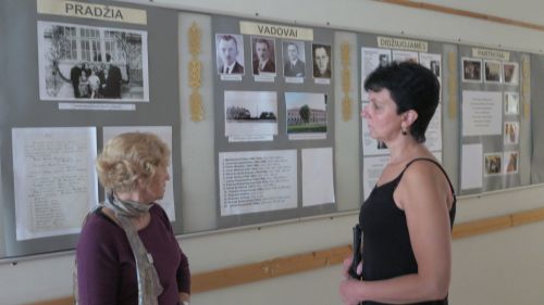 Nuotraukoje - Dėstytoja pasakoja apie Kauno P. Daunio aklųjų ir silpnaregių centro istoriją