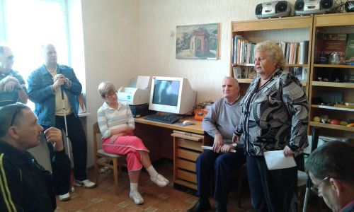 Nuotraukoje - Užsiėmimas tifloreabilitacijos kabinete
